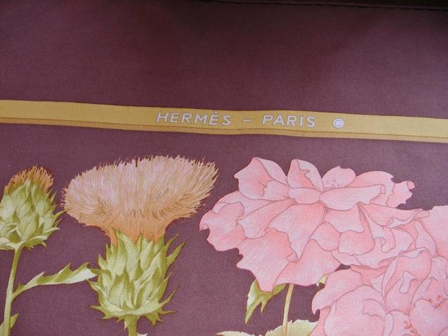 Merveilleux Carré Hermès vintage 'Regina' en twill de soie par Leila Menchari