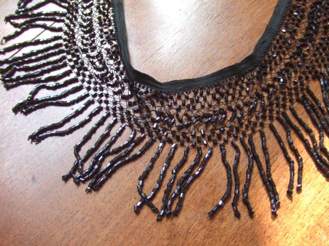 Magnifique bande faite de perles de Jay, pour col ou décoration de sac 1900