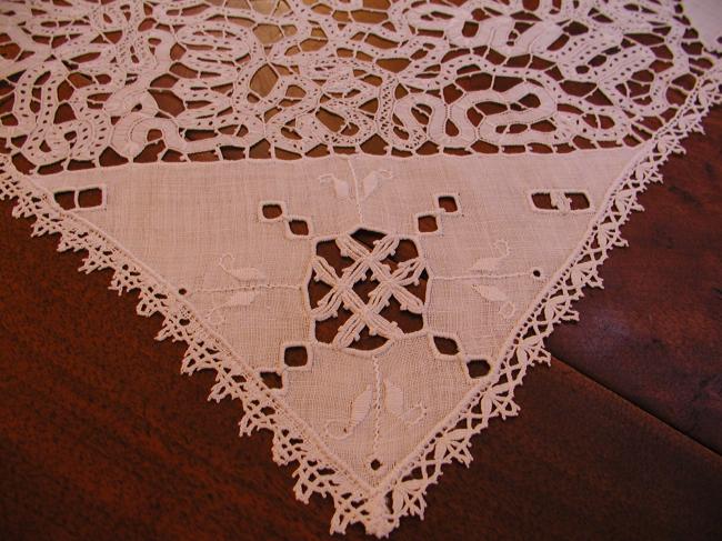 Wonderful table centre in tape lace, Richelieu, Reticella and white embroidery