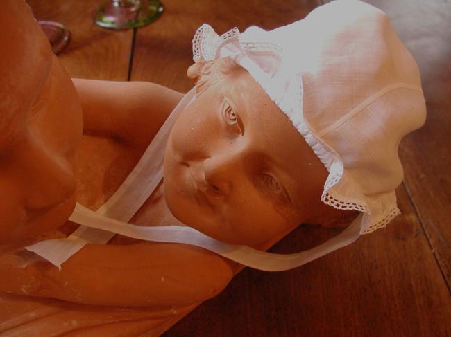 Lovely bonnet for baby in fine batiste of linen with tiny lace, 1920