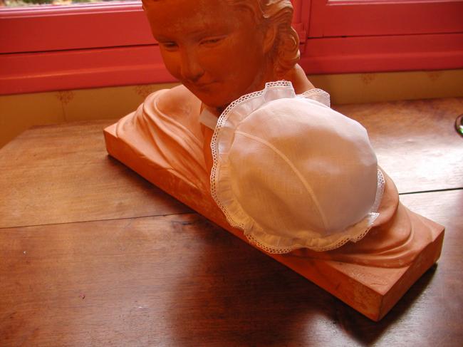 Lovely bonnet for baby in fine batiste of linen with tiny lace, 1920