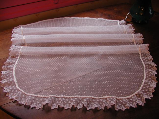 Superbe voile de berceau en tulle et dentelle de Lille à petites fleurettes