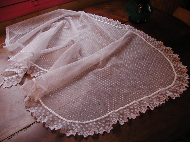 Superbe voile de berceau en tulle et dentelle de Lille à petites fleurettes