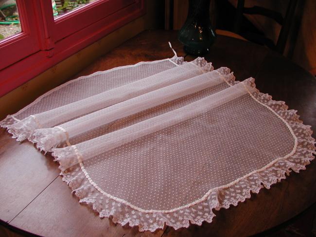 Superbe voile de berceau en tulle et dentelle de Lille à petites fleurettes