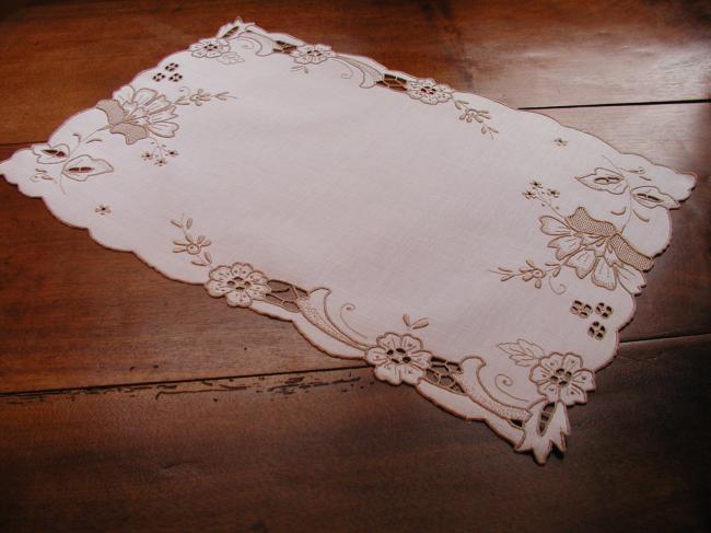 Very pretty Madeira table centre with Richelieu embroidered flowers