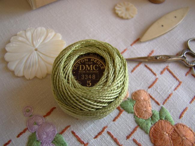 Ancienne Bobine de Coton perlé DMC, N°5, nuance 3348(vert coeur de laitue), 10gr