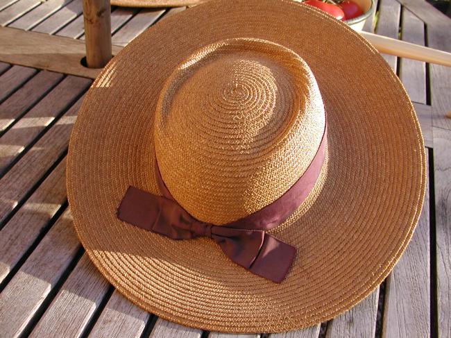 So charming woman straw hat with aubergine large ribbon 1930