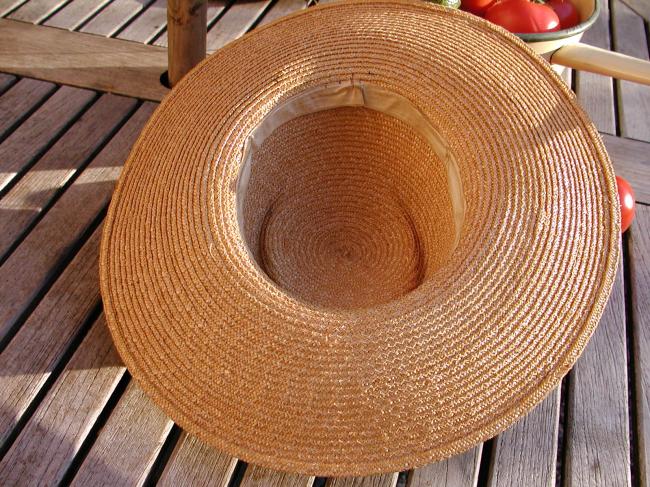 So charming woman straw hat with aubergine large ribbon 1930