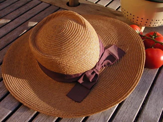 So charming woman straw hat with aubergine large ribbon 1930