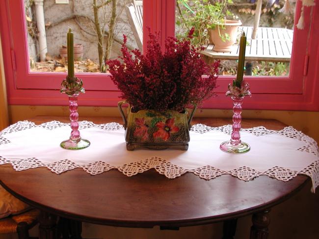 Superb table runner with point de Milan crochet lace 1920-30