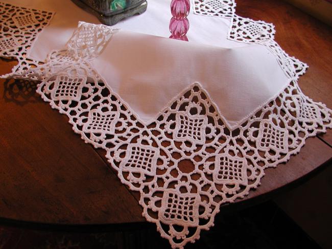 Superb table runner with point de Milan crochet lace 1920-30