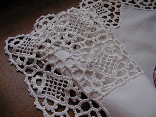 Superb table runner with point de Milan crochet lace 1920-30