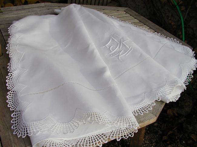 Gorgeous sheet in linen with japonese style monogram HC & crochet lace edging