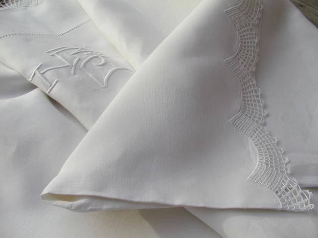 Gorgeous sheet in linen with japonese style monogram HC & crochet lace edging