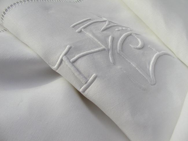 Gorgeous sheet in linen with japonese style monogram HC & crochet lace edging