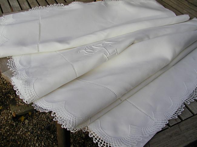 Gorgeous sheet in linen with japonese style monogram HC & crochet lace edging