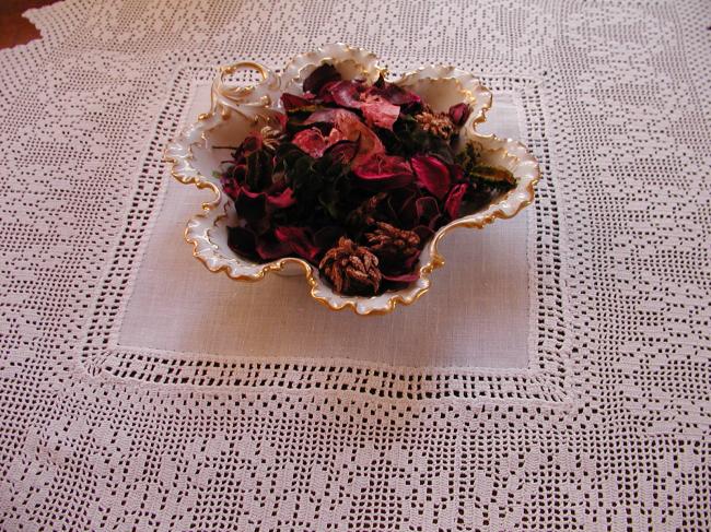 Gorgeous table centre with crochet lace depicting crowns of lauriel