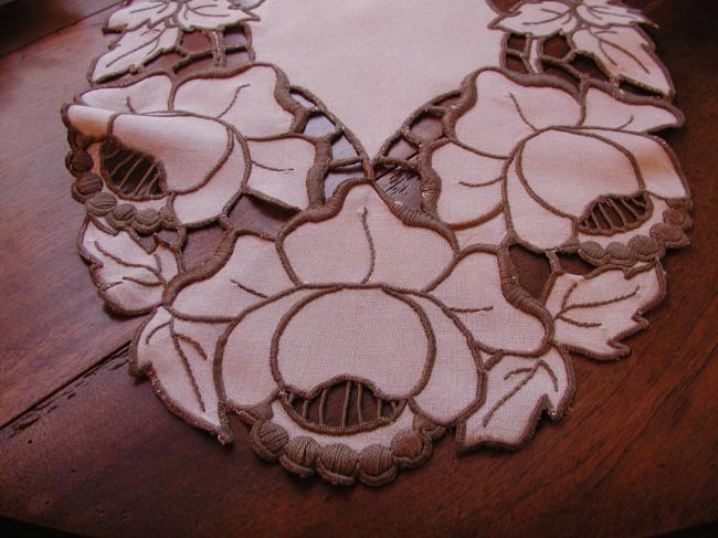 Gorgeous Richelieu embroidered table runner with Narcissus 1920-30