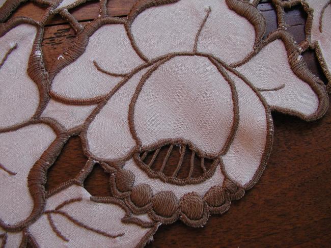 Gorgeous Richelieu embroidered table runner with Narcissus 1920-30