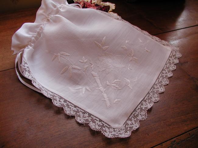 Gorgeous night dress case in Pinã with silk white embroidered flowers,filet lace
