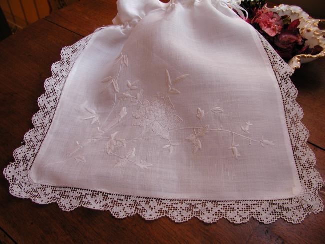 Gorgeous night dress case in Pinã with silk white embroidered flowers,filet lace