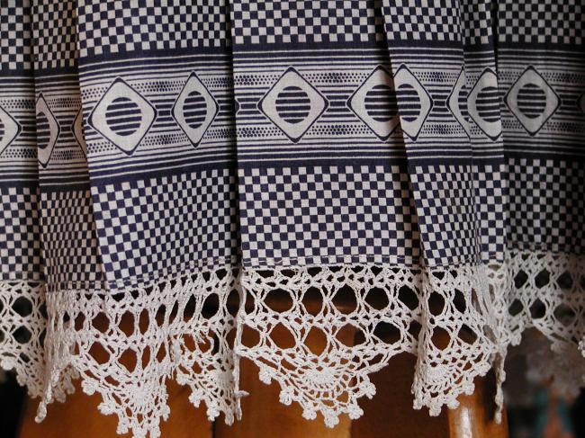 Romantic petitcoat in Lustucru style check print with irish crochet lace 1920