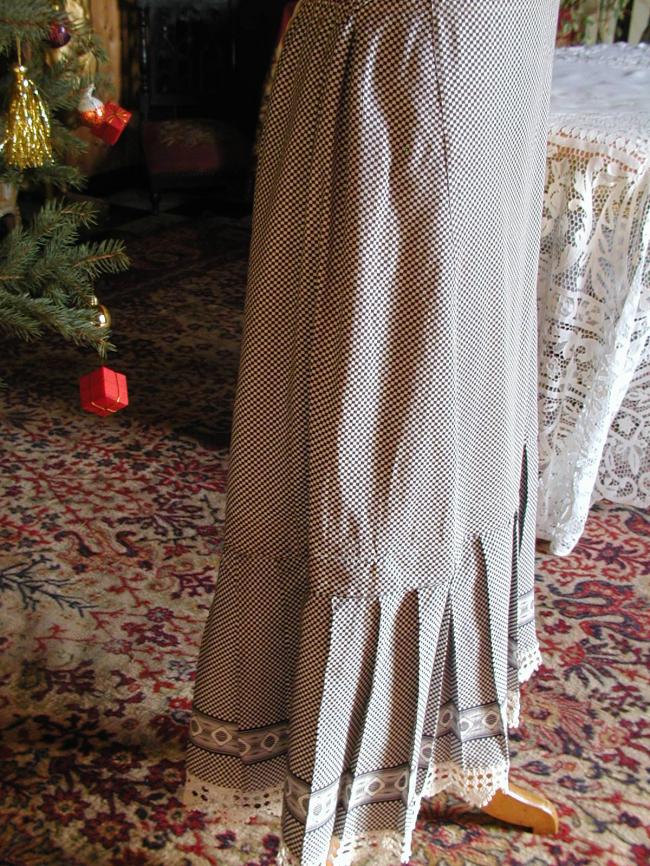Merveilleux jupon à imprimé carreaux style Lustucru et dentelle d'irlande 1920