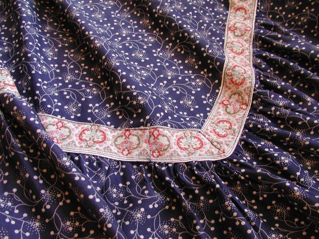 Very pretty apron in fine flannelette of cotton with print flowers in navy blue