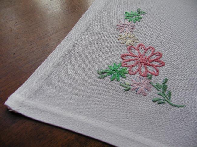 Sweet tray cloth with hand-embroidered flowers