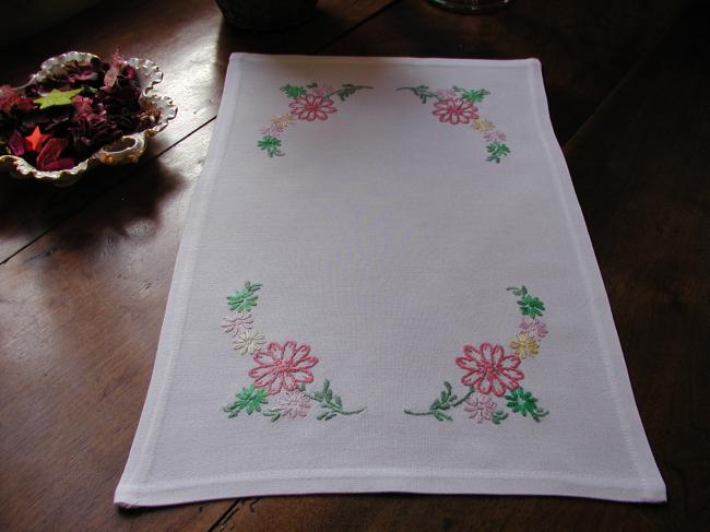 Sweet tray cloth with hand-embroidered flowers