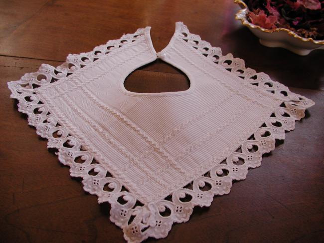 Lovely collor or baby bib in piqué of cotton with handmade embroidered lace