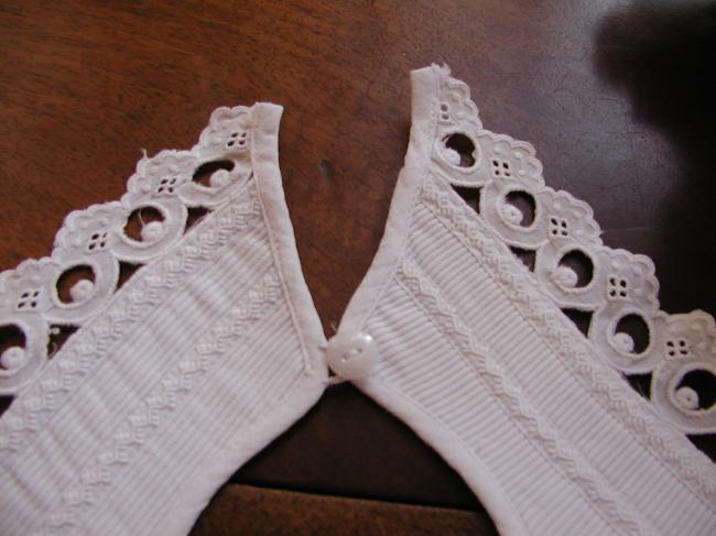 Lovely collor or baby bib in piqué of cotton with handmade embroidered lace