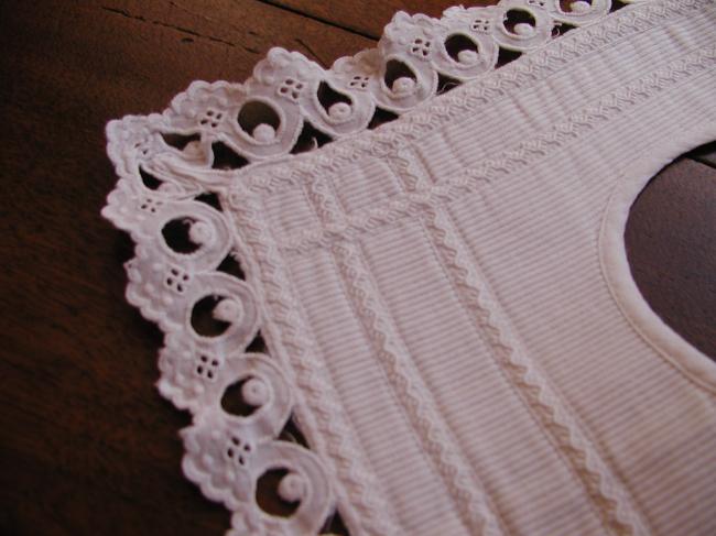 Lovely collor or baby bib in piqué of cotton with handmade embroidered lace