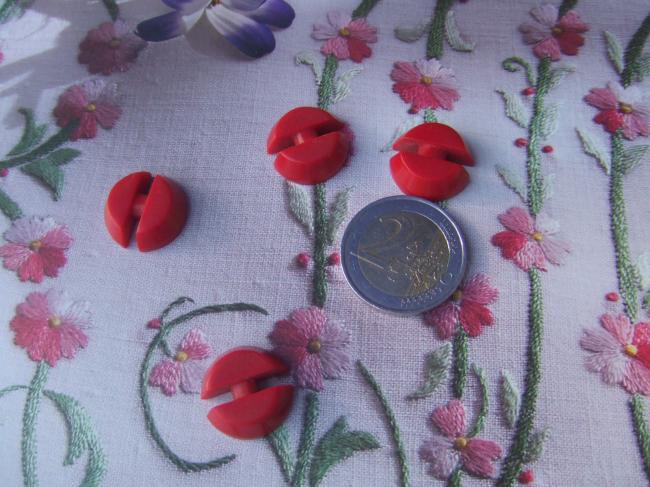 Jolie série de 4 charmants petits boutons rouges en galalithe 1930