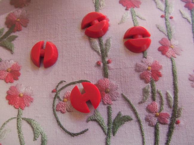 Jolie série de 4 charmants petits boutons rouges en galalite 1930