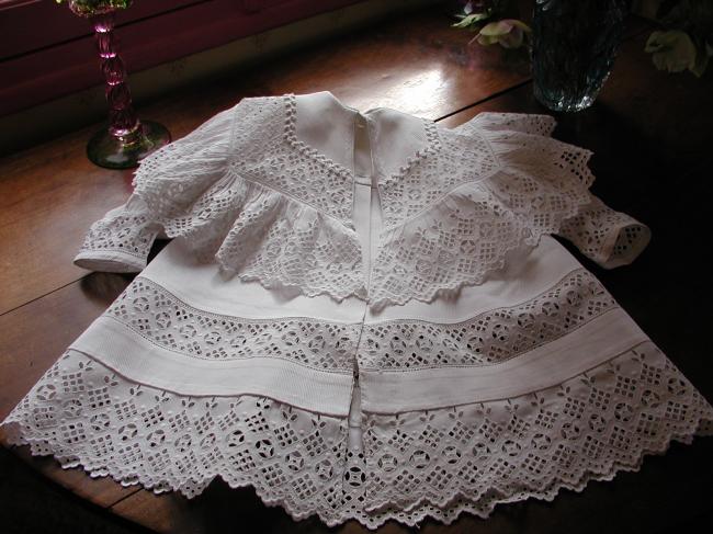 Exceptional christening coat with cape in handmade broderie anglaise 1890