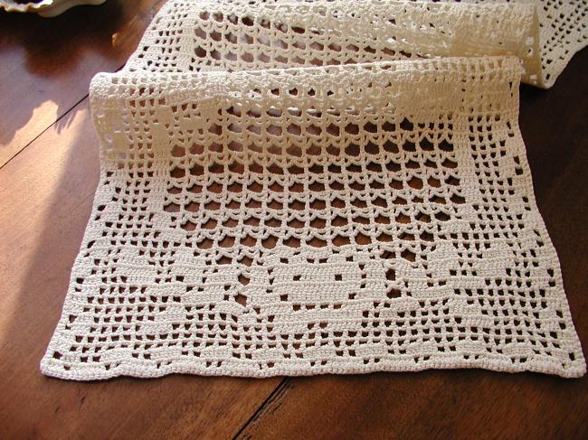 Lovely long table runner in crochet lace depicting flowers
