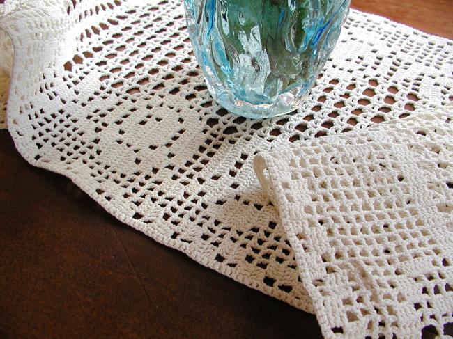 Lovely long table runner in crochet lace depicting flowers