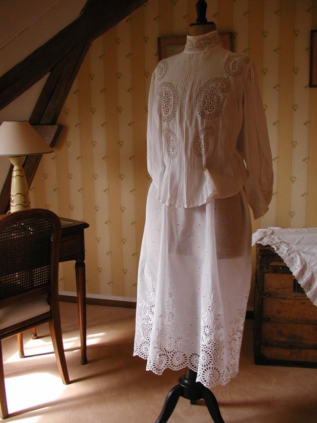 Breathtaking pettycoat in pure linon with handmade broderie anglaise 1880