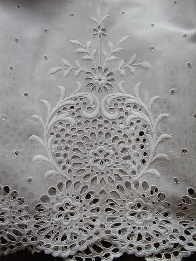 Breathtaking pettycoat in pure linon with handmade broderie anglaise 1880