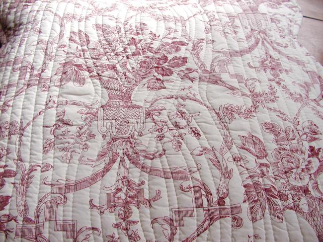 Charmante paire d'housses de coussin en toile de Jouy façon Boutis (rouge)n°2