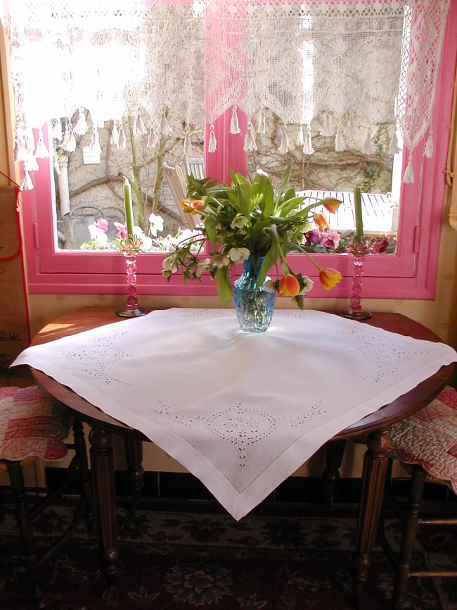 Wonderful tablecloth with medaillions of embroidered white flowers 1920