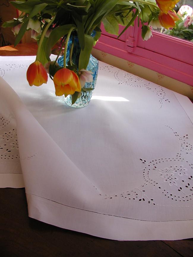 Wonderful tablecloth with medaillions of embroidered white flowers 1920