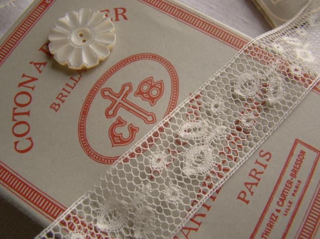 Véritable dentelle de Valenciennes d'entredeux, semis de fleurs (fuseaux)