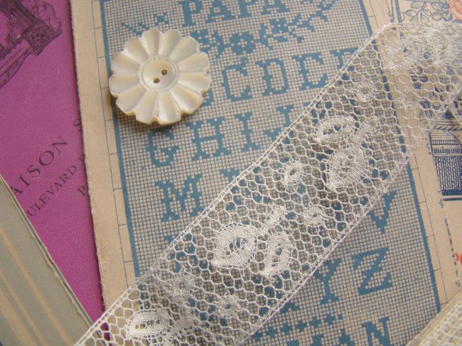 Véritable dentelle de Valenciennes d'entredeux, semis de fleurs (fuseaux)