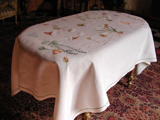 Marvellous tablecloth with its 12 matching serviettes, with embroidered aquarium