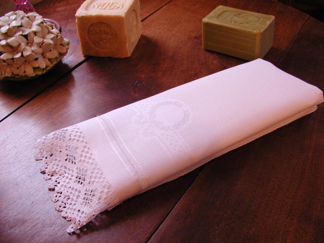 Merveilleuse serviette d'invité en damassé de lin, décor de couronne de laurier
