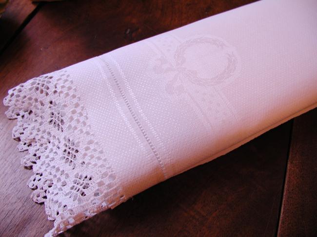 Merveilleuse serviette d'invité en damassé de lin, décor de couronne de laurier