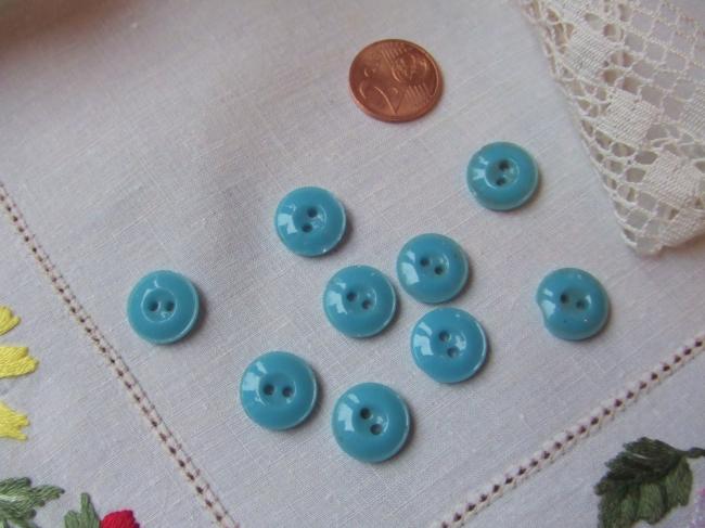 Jolie série de 9 boutons en verre moulé de couleur bleue