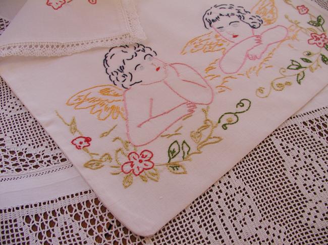 Sweet night case 'Bonne nuit' with hand-embroidered angels